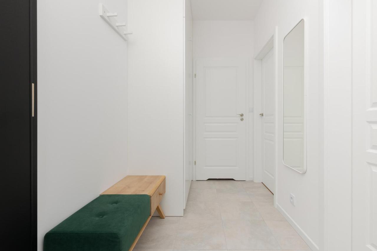 Stacja Wola Apartments With Parking By Noclegi Renters Warschau Exterior foto