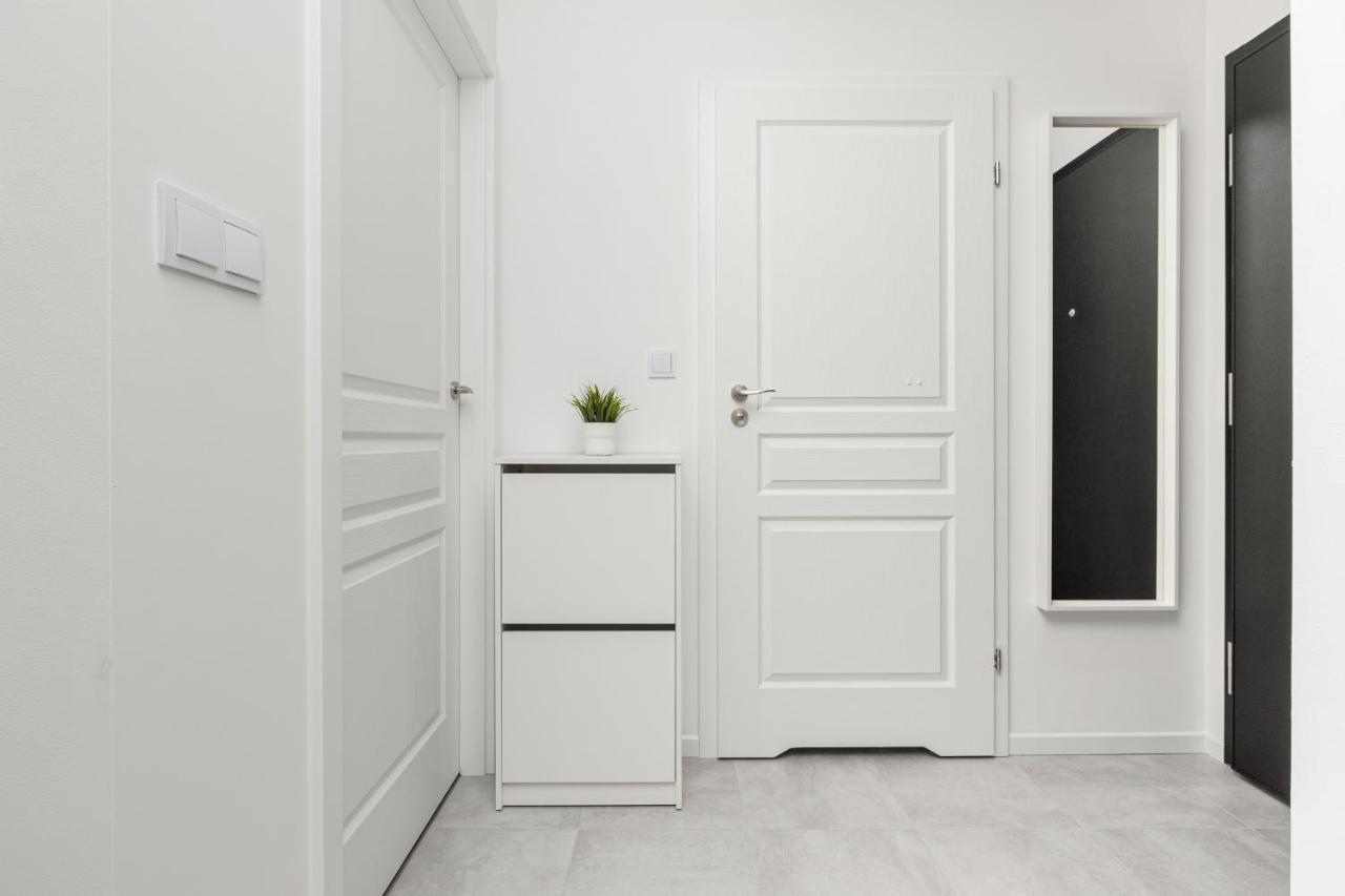 Stacja Wola Apartments With Parking By Noclegi Renters Warschau Exterior foto